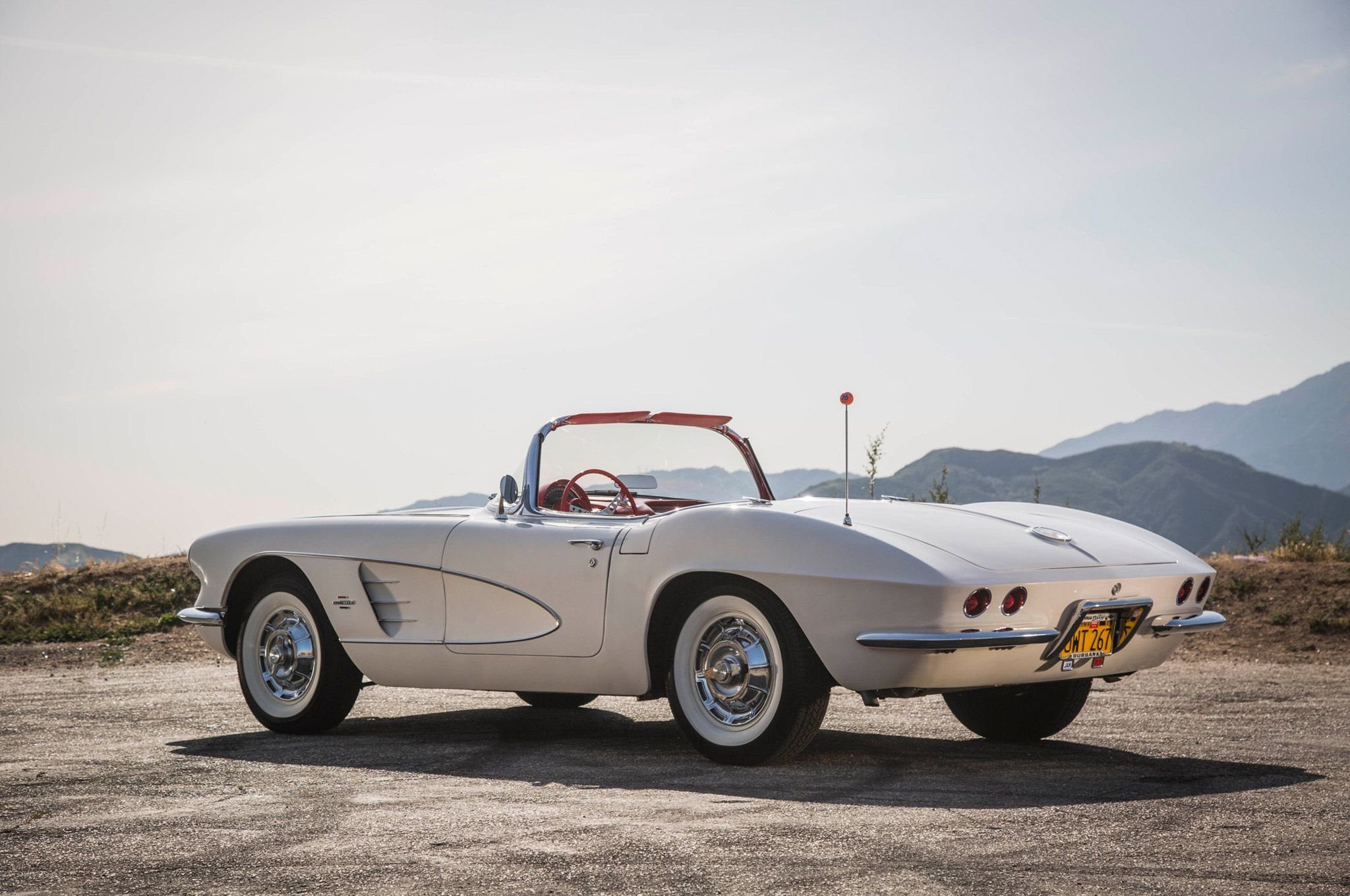 1961_Corvette_chevy_chevrolet_convertible_white__c1__cars_2048x1360.jpg